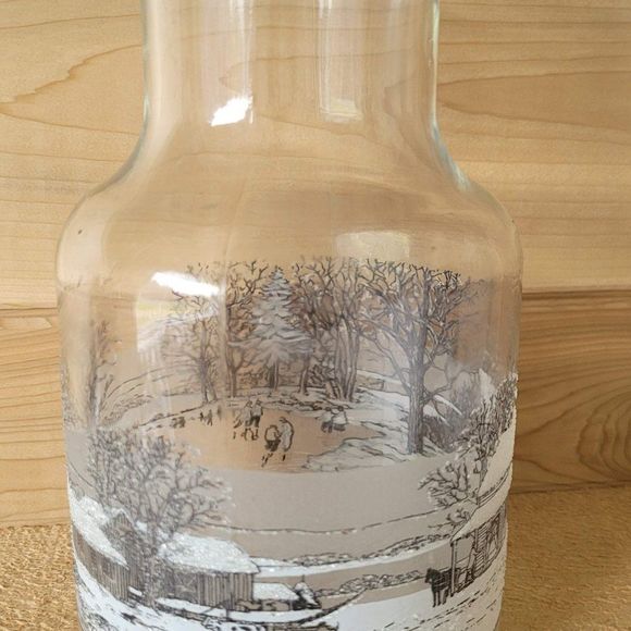 Anchor hocking Christmas glass carafe with Snowy scenery White and gray village - Picture 14 of 15